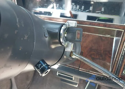 1984 Oldsmobile 98 Regency z USA, uszkodzony, nr VIN 1G3AG69Y2EM860977